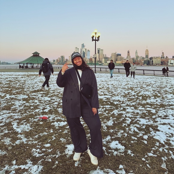 Meet your Posher, Andressa - Picture 1 of 1